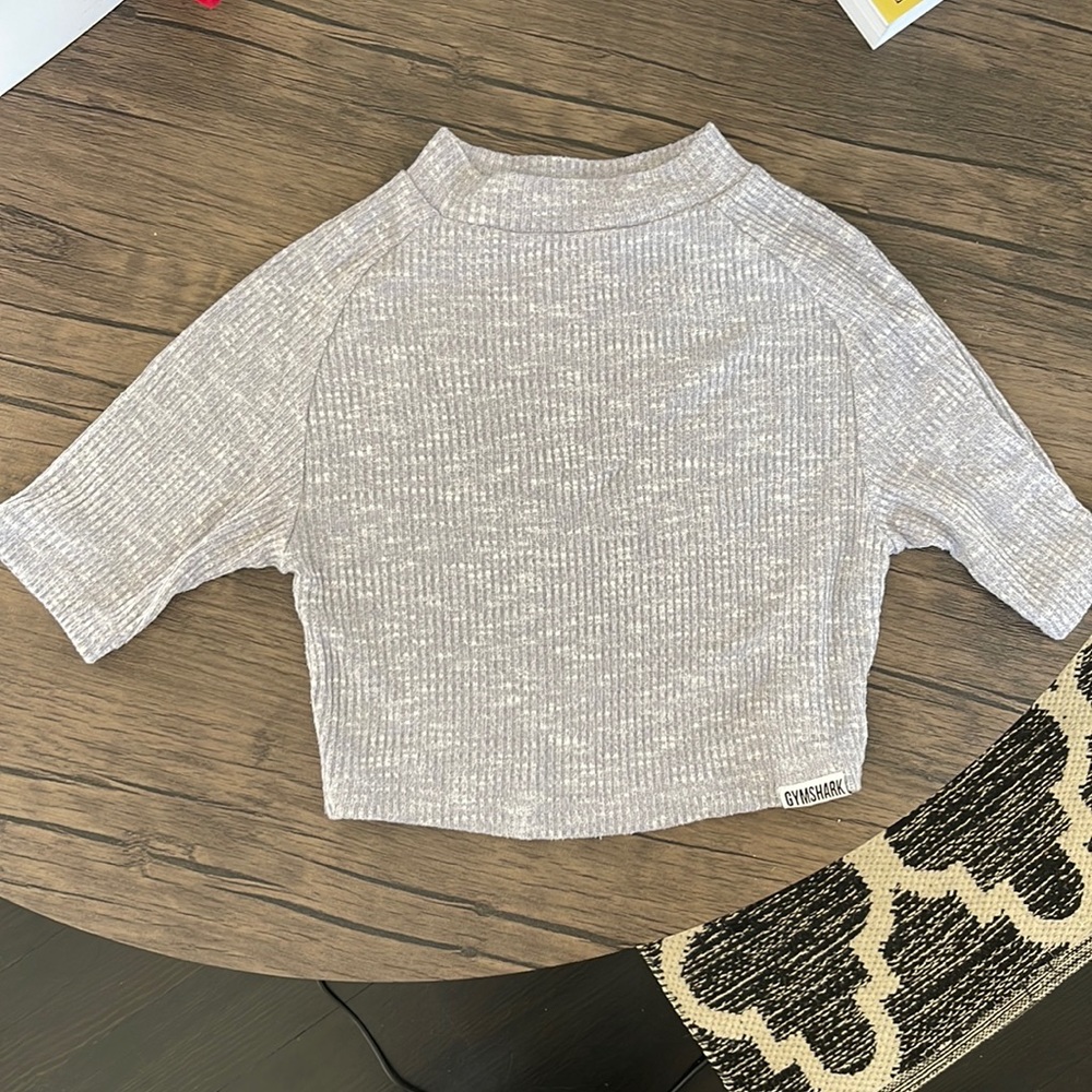 Light purple and white gymshark crop top size xs barley wore in good condition